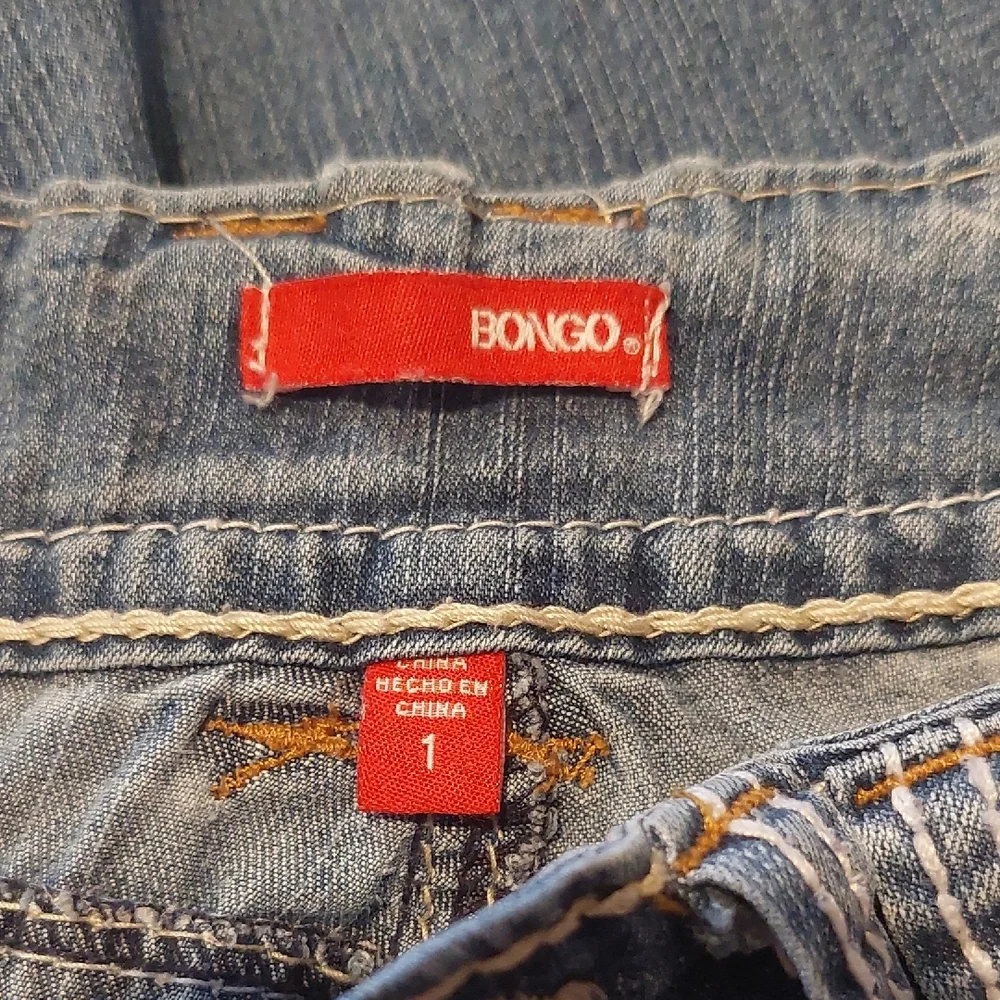 BONGO Junior's Size 1 Classic Low Rise Faded Blue Boot Cut Jeans - Picture 2 of 6